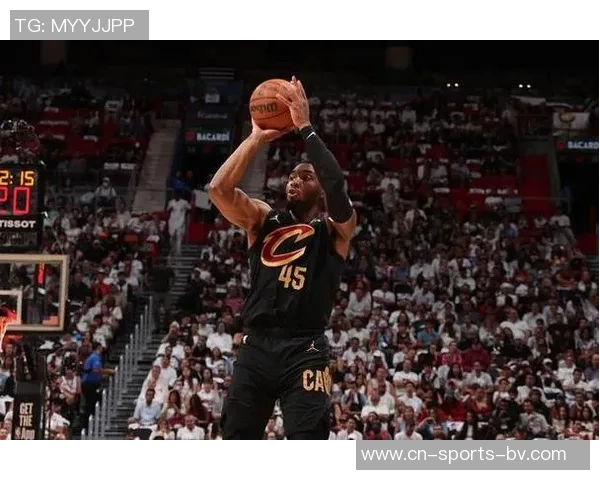 米切尔短暂出场表现平平18分钟内仅得7分助攻两次