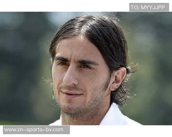 皮亚尼奇盛赞斯帕莱蒂能力期待尤文签下托纳利实现完美阵容 皮亚尼奇盛赞斯帕莱蒂能力期待尤文签下托纳利实现完美阵容