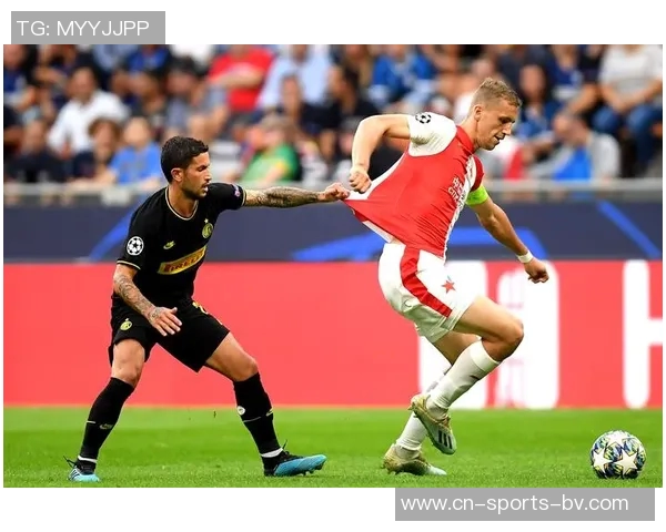 布拉格斯拉维亚海报调侃蓄发哥祝贺绍切克荣膺英超捷克射手王